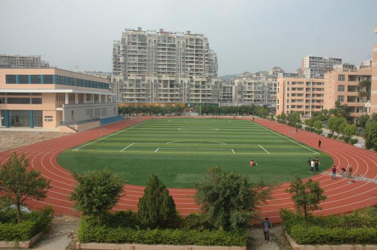 人造草坪足球場(chǎng)施工過(guò)程_深圳市健宇體育設(shè)施工程